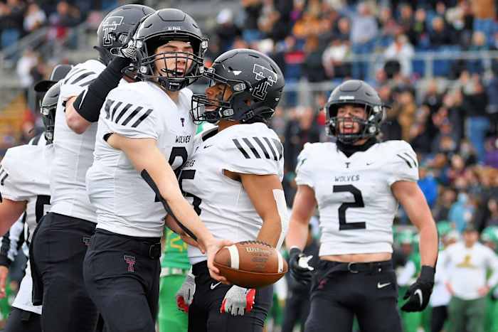 Tualatin.West-Linn.6A-football-semifinal.Leon-Neuschwander.28